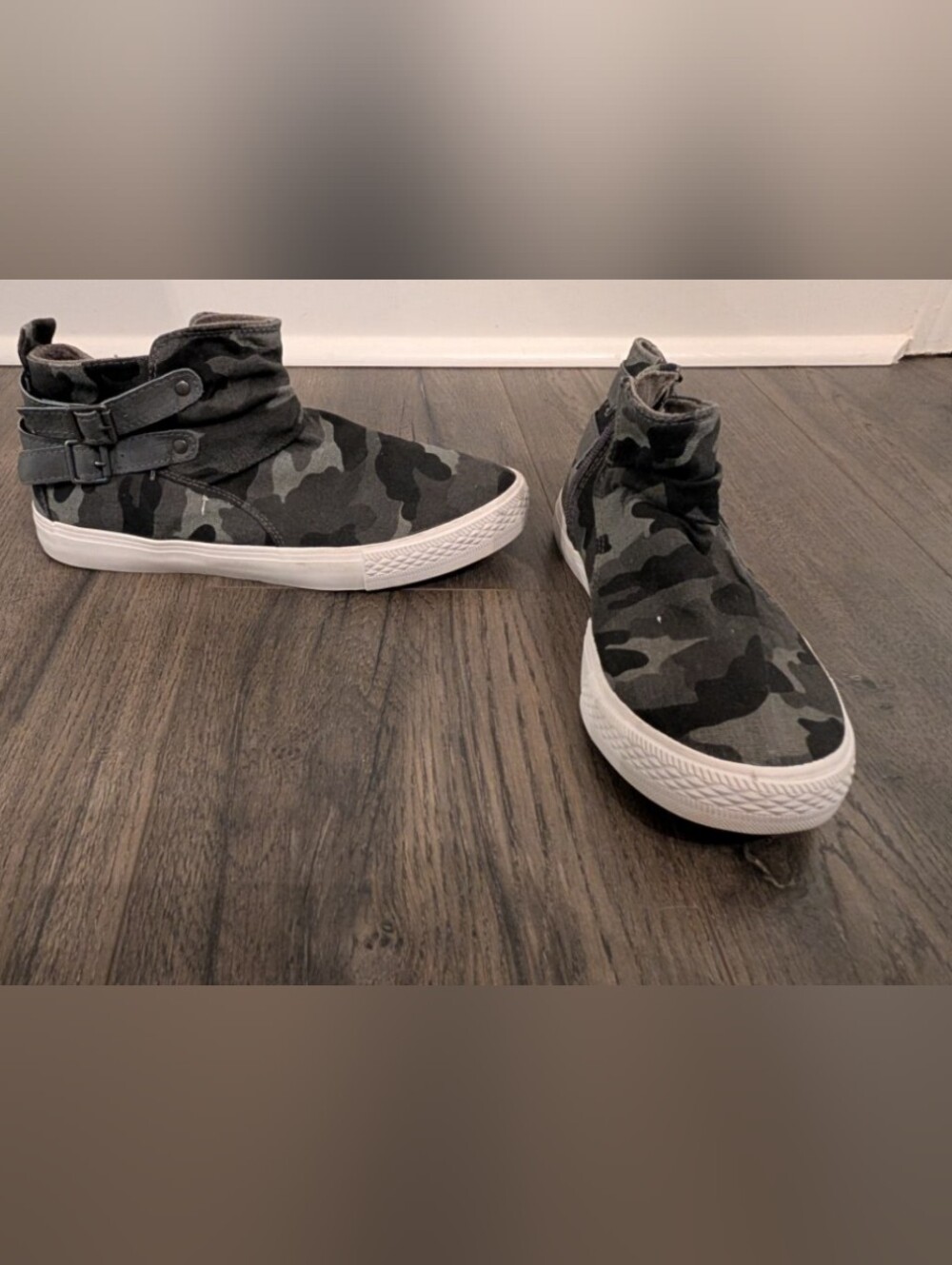 3/$12 🎉 Women's Camo Slip-On Sneakers -size 7.5 Black & Gray - Picture 6 of 6